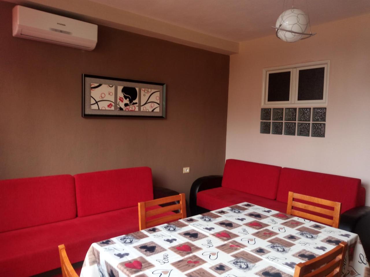 Elio'S Holiday Home โปกราเดซ ภายนอก รูปภาพ